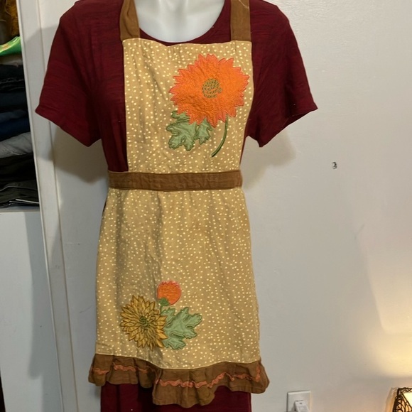 Other - 🌈 Cotton applique floral apron prairie style with Rick a rack and hand stitching
